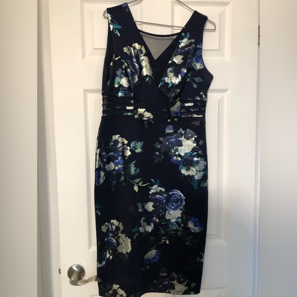 Beautiful floral dress only worn once - Picture 1 of 5